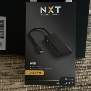 NXT USB-C 3.0 4-Port Hub - Black
